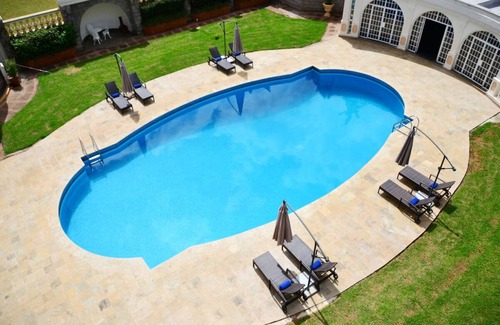 Limuru House | Sophisticated Room Near Pool and Gardens – Perfect for Relaxation