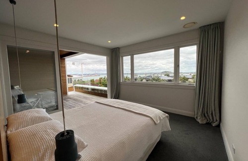 Orakei House | Sophisticated Splendor