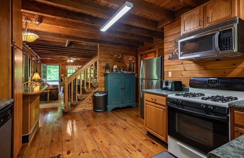 Old Forge House | Sorella Lodge - 4th Lake Hollywood Hill Association