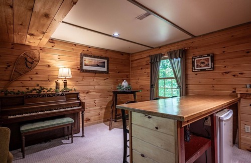 Old Forge House | Sorella Lodge - 4th Lake Hollywood Hill Association