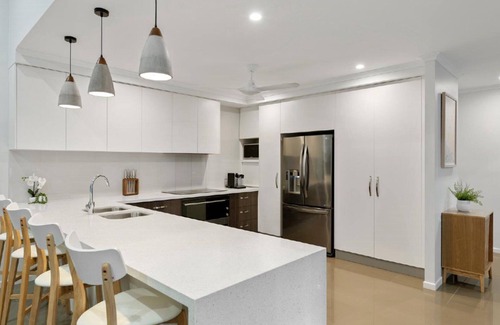 Port Douglas House | Sorrento By The Sea | 4 Bedrooms Close to Beach