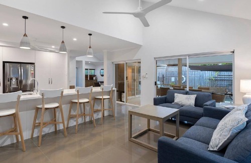 Port Douglas House | Sorrento By The Sea | 4 Bedrooms Close to Beach