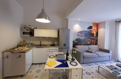 Sorrento City Centre Apartment | Sorrento city center 2 bedroom flat, two bathrooms, terrace, INDEPENDENT ACCESS