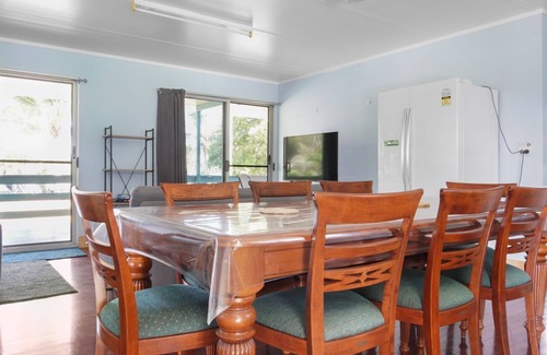Agnes Water House | Sorrento on Jeffery - perfectly located directly across from the main beach & park