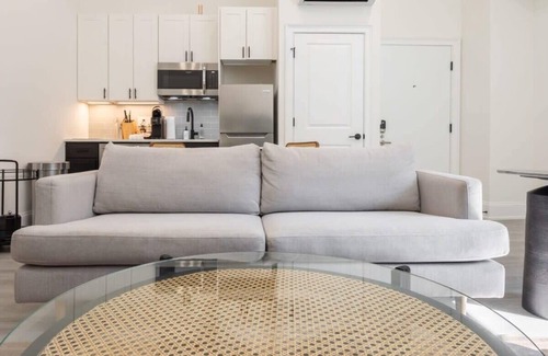 Rittenhouse Row Apartment | Sosuite | 1BR Apt w W/D, Desk Alcove
