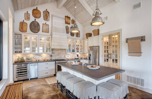 Dripping Springs House | Sotol by AvantStay | Direct River Access + Views