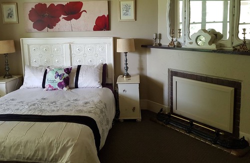 Penola House | Sotto Il Noce is a quaint stone cottage situated on a double allotment
