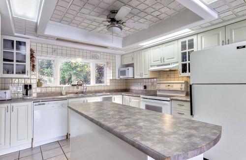 Lac-McGregor House | Sought Secluded Lakefront Villa near Ottawa/Edelweiss Valley Resort.