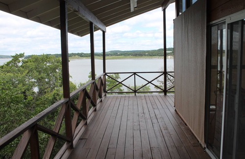 Lakehills House | Soul Quenching Views, Breathtaking Sunsets. Gorgeous Covered Balcony on the Lake