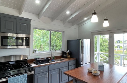 Placencia House | Sound of The Sea-walking distance to everything