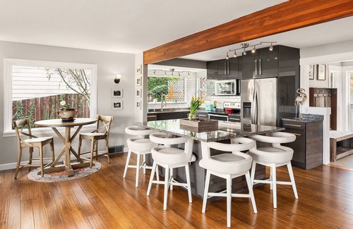 Des Moines House | Sound View House with stunning views and hot tub