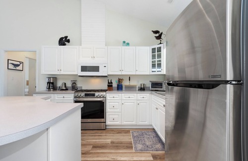 Emerald Isle House | Soundfront 4BR w/Dock, Hot Tub, Kayaks, Boat lift & Sunset Views