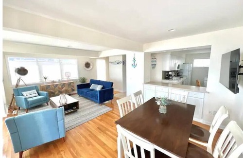 Clinton House | Soundscape Beachfront House!