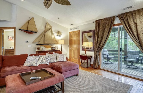Sea Acres House | SOUNDSIDE: Private pool, Hot Tub, Billiards Room, Pets, Elevator. Walk into town!