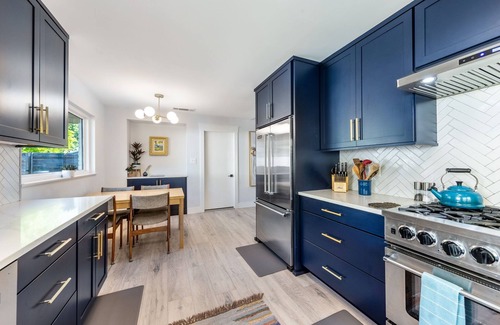 East Congress Apartment | South ATX Home - Pool - Sauna - Parking - Sleeps 6