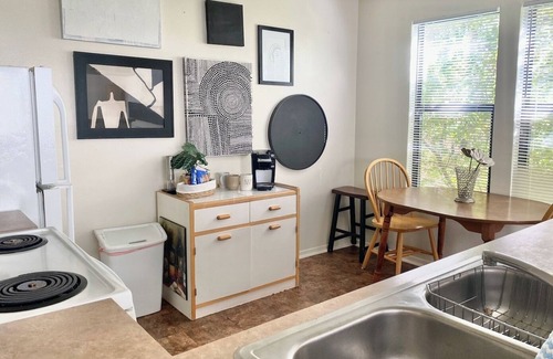 South Manchaca Condo | South ATX . Sweet Stay with Pool