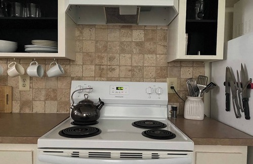 South Manchaca Condo | South ATX . Sweet Stay with Pool