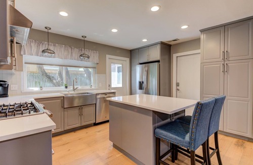 Austin House | South Austin Gem! Full home, 1 King & 2 Queen BR, Workspace, Rower for exercise,