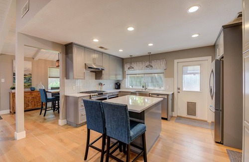 Austin House | South Austin Gem! Full home, 1 King & 2 Queen BR, Workspace, Rower for exercise,