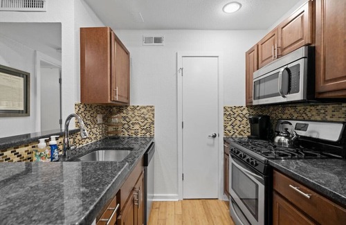South Lamar Apartment | South Austin Nest w Pool {New Listing}
