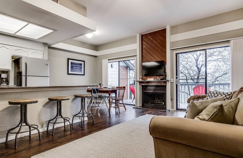Westgate House | South Austin Retreat! Nature, Fully Stocked, Pet Friendly