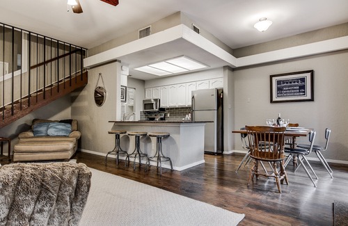 Westgate House | South Austin Retreat! Nature, Fully Stocked, Pet Friendly