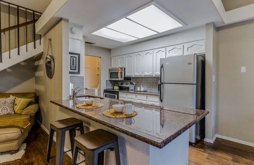 Westgate House | South Austin Retreat! Nature, Fully Stocked, Pet Friendly