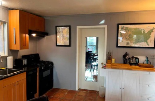 Westgate House | South Austin Serendipity Hideout 1/1 w/Deck