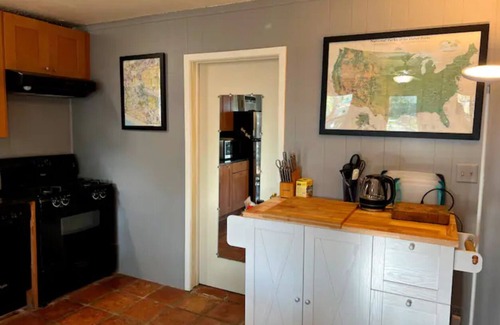 Westgate House | South Austin Serendipity Hideout 1/1 w/Deck