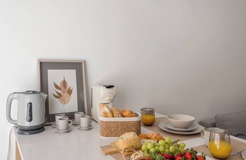 Seixal Apartment | South Bank 2BR with Coal-Fired Hot Tub and BBQ