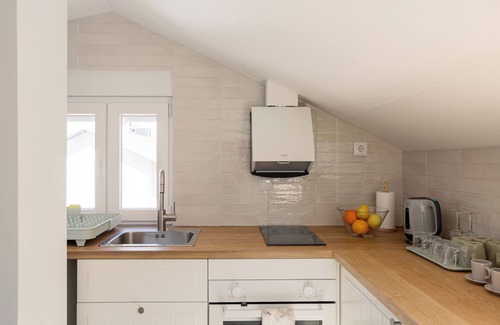 Seixal Apartment | South Bank Escape: 1BR + Coal-Fired Hot Tub