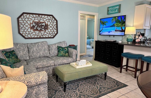 Vero Beach House | SOUTH BEACH & PARK at your Doorstep DOLPHIN COTTAGE Comfy Fun Vero Beach