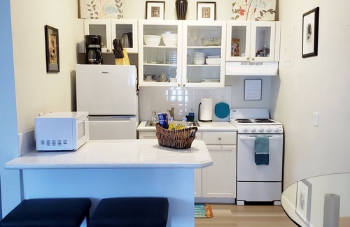 South Beach Apartment | SOUTH BEACH STUDIO CONDO - ONE BLOCK TO BEACH - SLEEPS UP TO 4 - MAX 3 ADULTS