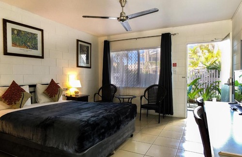 Woree Hotel | South Cairns Resort