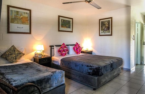Woree Hotel | South Cairns Resort