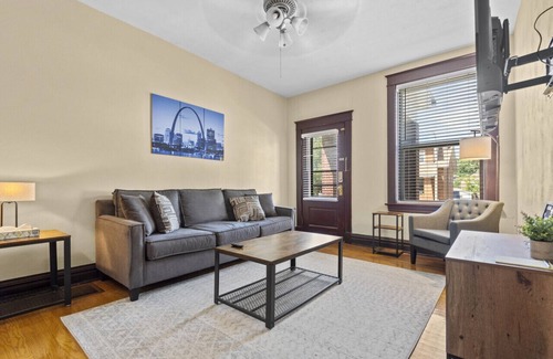 St. Louis Apartment | South City One Bedroom Apartment by StayLage