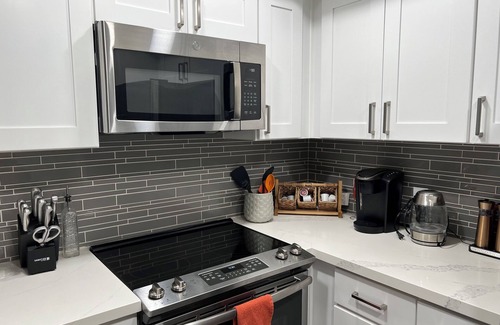 Costa Mesa Apartment | South Coast Plaza Area Ample 1BED 1BTH Comfortable, Clean, Private.