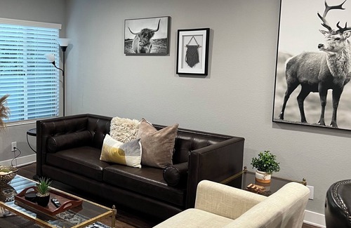 Costa Mesa Apartment | South Coast Plaza Area Ample 1BED 1BTH Comfortable, Clean, Private.