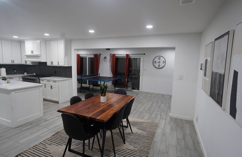 East Congress House | South Congress Commons - Sleeps 10