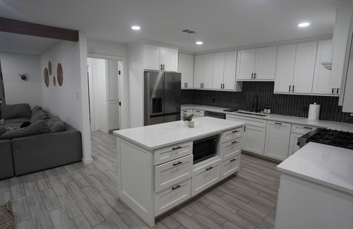 East Congress House | South Congress Commons - Sleeps 10