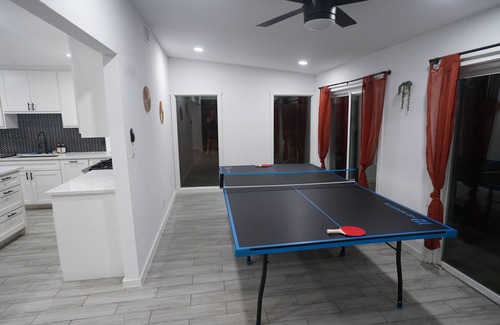 East Congress House | South Congress Commons - Sleeps 10