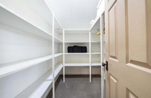 Dubbo House | South Dubbo Hideaway - Pet Friendly