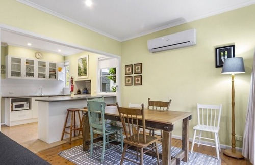 South Durras House | South Durras Beach Cottage - 2 minute walk to BEACH & Murramarang National Park