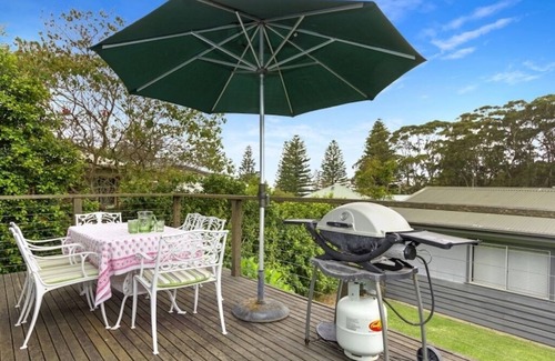 South Durras House | South Durras Beach Cottage - 2 minute walk to BEACH & Murramarang National Park