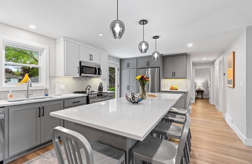 Ashwaubenon House | South Endzone Suite - 5 min walk to Lambeau, 4 BR/2 BA, Pool table, Foosball