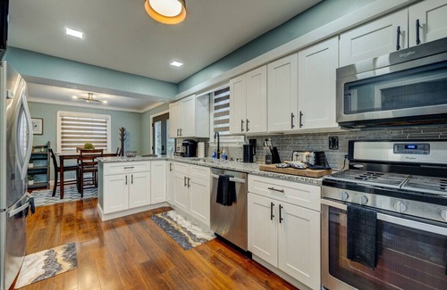 South Euclid House | South Euclid Home 10 Minutes to Cleveland Clinic