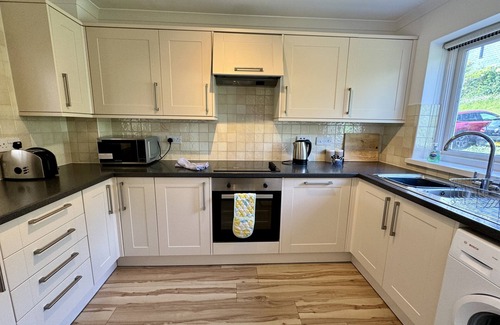 Dittisham Cottage | South-facing cottage with gardens and parking