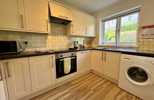 Dittisham Cottage | South-facing cottage with gardens and parking