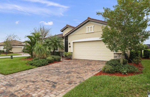 Bradenton House | South Facing Gated Community Long Term Rentals Available home