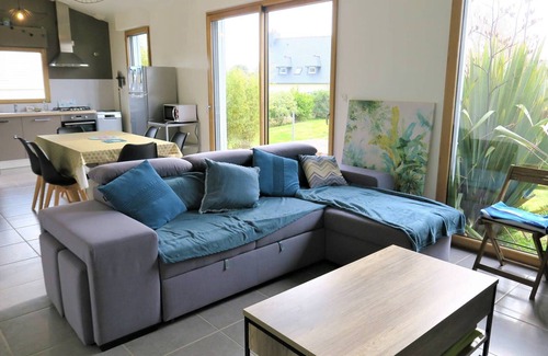 Tregastel House | South-Facing Home with WiFi, Garden, Terrace, Near Beach in Trégastel
